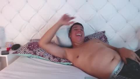 Snapshot of ryder_n_violet chatting on February 2025 03:40:01 AM Ryder and Violet online show from February 2025 03:40:01 AM