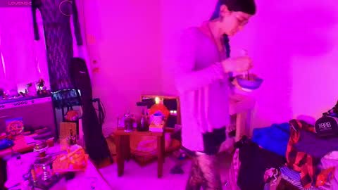 Ryn Michele online show from November 2025 08:33:02 PM