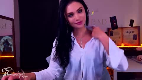 Y      online show from November 2025 12:50:02 PM