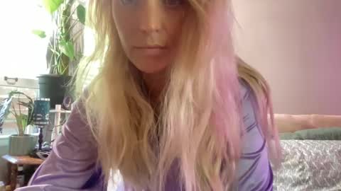Snapshot of s639713 chatting on October 2025 03:20:02 PM KumKitten online show from October 2025 03:20:02 PM