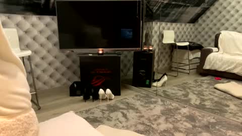 Snapshot of s_______________ chatting on March 2025 07:58:02 PM Laura online show from March 2025 07:58:02 PM