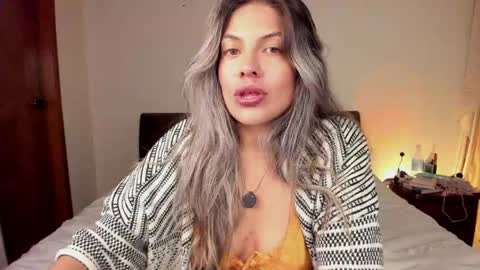 Snapshot of s_u_n_r_i_s_e_e chatting on May 2026 05:16:02 AM Leslie Beltrn online show from May 2026 05:16:02 AM