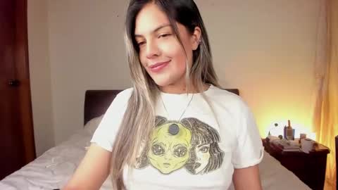 Snapshot of s_u_n_r_i_s_e_e chatting on June 2026 03:29:02 AM Leslie Beltrn online show from June 2026 03:29:02 AM
