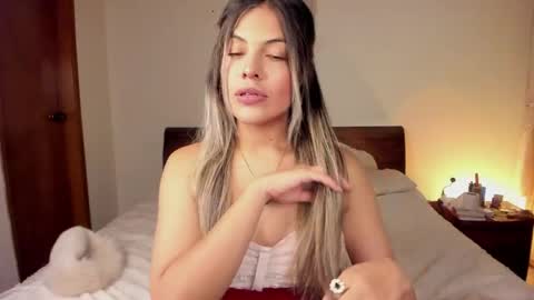 Snapshot of s_u_n_r_i_s_e_e chatting on June 2026 04:02:01 AM Leslie Beltrn online show from June 2026 04:02:01 AM