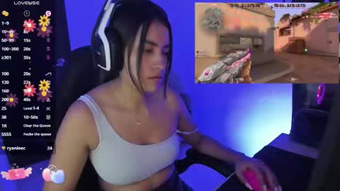 Snapshot of sabrina_chester_02 chatting on November 2025 06:07:01 PM Angie online show from November 2025 06:07:01 PM