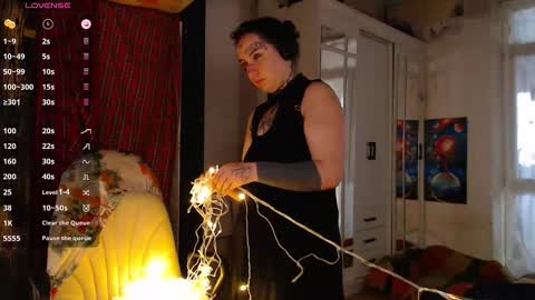 Snapshot of sabrina_raiders_666 chatting on December 2025 08:01:01 AM Lilith Solar online show from December 2025 08:01:01 AM