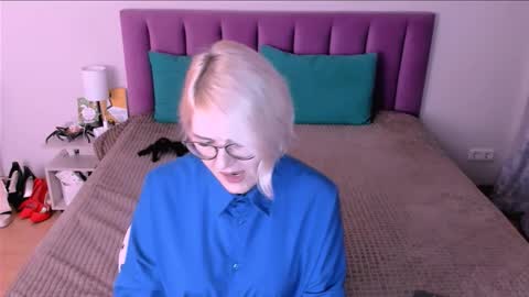 Sabrina MacMarren online show from October 2025 04:08:02 PM