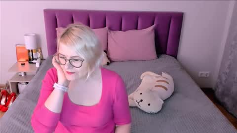 Sabrina MacMarren online show from November 2025 06:41:02 PM