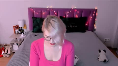 Sabrina MacMarren online show from December 2025 01:37:02 PM