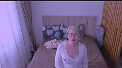 Sabrina MacMarren online show from April 2026 11:18:02 AM