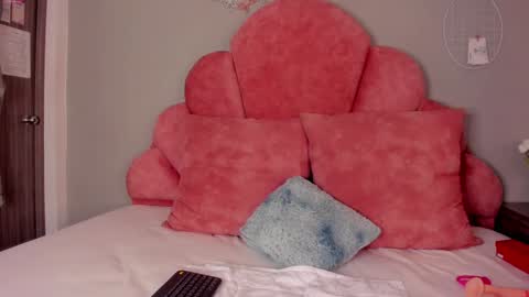 S A B R I N A  online show from February 2025 11:40:02 AM