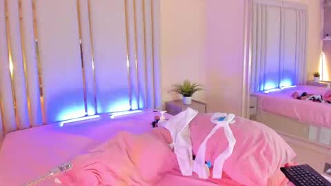 Snapshot of saekohofman chatting on February 2025 04:18:02 AM Mara online show from February 2025 04:18:02 AM