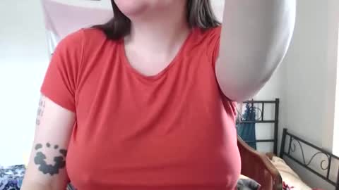 Snapshot of saggiemaggie chatting on December 2025 02:21:01 PM saggiemaggie online show from December 2025 02:21:01 PM