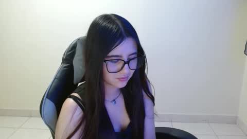 Sahaliefox  online show from November 2025 09:08:01 PM