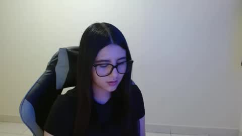 Sahaliefox  online show from November 2025 09:58:01 PM