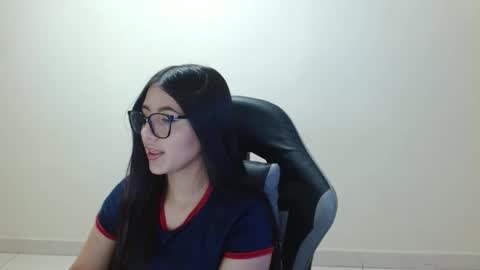 Snapshot of sahaliefox_ chatting on April 2026 06:32:01 PM Sahaliefox online show from April 2026 06:32:01 PM