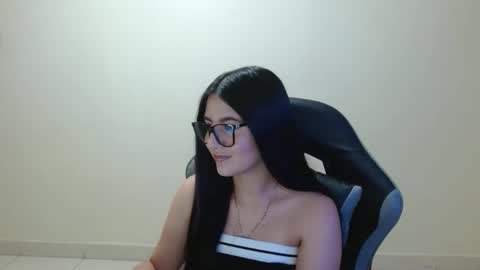 Snapshot of sahaliefox_ chatting on April 2026 09:46:01 PM Sahaliefox online show from April 2026 09:46:01 PM