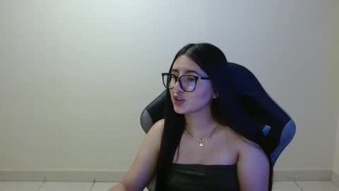 Snapshot of sahaliefox_ chatting on May 2026 09:44:02 PM Sahaliefox online show from May 2026 09:44:02 PM