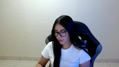 Snapshot of sahaliefox_ chatting on May 2026 06:04:02 PM Sahaliefox online show from May 2026 06:04:02 PM