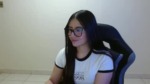 Snapshot of sahaliefox_ chatting on June 2026 09:01:02 PM Sahaliefox online show from June 2026 09:01:02 PM