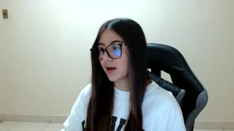 Snapshot of sahaliefox_ chatting on June 2026 09:14:02 PM Sahaliefox online show from June 2026 09:14:02 PM