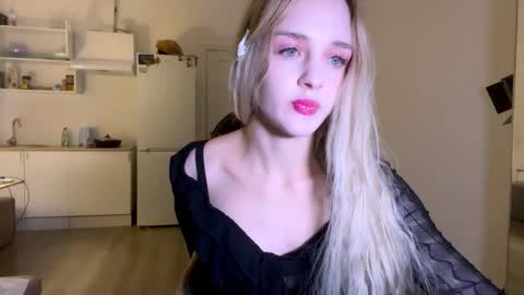 Sofia online show from November 2025 08:20:01 PM