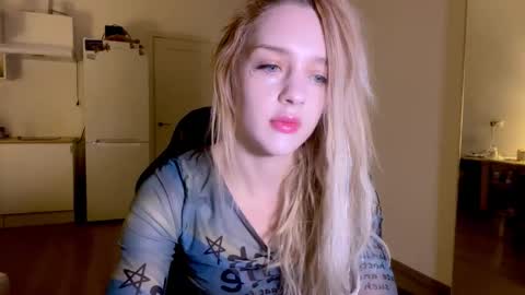 Sofia online show from December 2025 03:44:02 AM