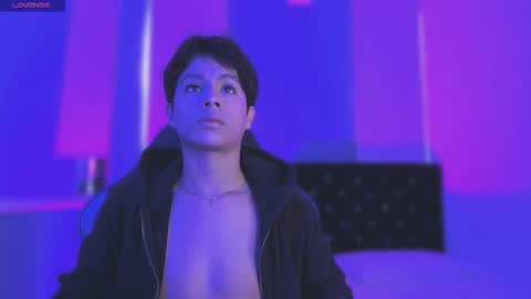 Santi online show from March 2026 12:42:01 PM