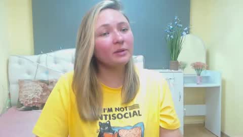 Snapshot of sallyverda chatting on May 2026 06:37:01 PM Sally online show from May 2026 06:37:01 PM