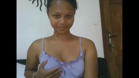 Snapshot of sallywett chatting on December 2025 05:45:02 AM SallyWett online show from December 2025 05:45:02 AM