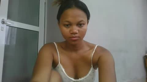 Snapshot of sallywett chatting on February 2026 01:48:02 PM SallyWett online show from February 2026 01:48:02 PM