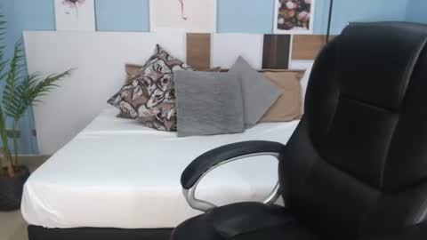Snapshot of salome_veles chatting on July 2026 06:04:02 PM salome_veles online show from July 2026 06:04:02 PM