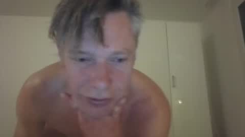 salsapaulus online show from April 2026 10:12:02 PM