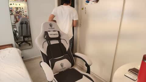 salvatore_montt online show from December 2025 04:27:01 PM