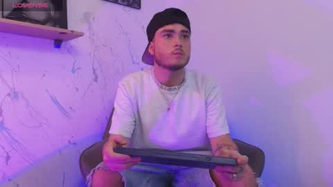 Salvatore  online show from November 2025 09:59:02 PM