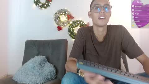 Snapshot of sam_17_cm chatting on January 2025 06:23:02 PM SAM AND BRENDA online show from January 2025 06:23:02 PM