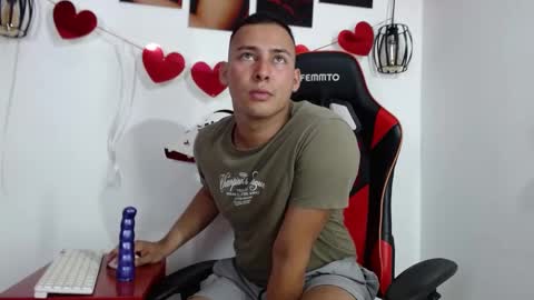 Snapshot of sam_boy_kinky chatting on September 2025 11:26:01 PM sam_boy_kinky online show from September 2025 11:26:01 PM