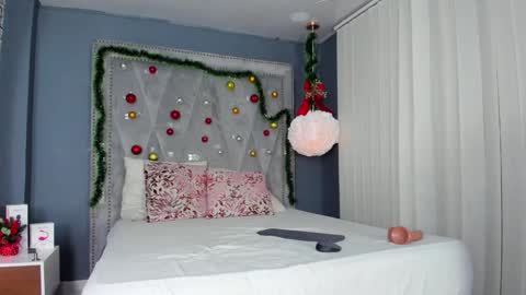 Samanta... online show from January 2025 07:44:02 PM