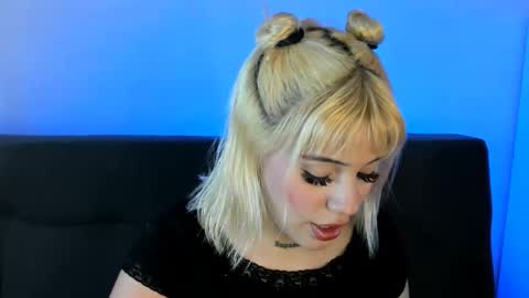 samantha_browwnn online show from October 2025 04:50:01 PM