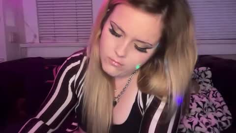 samanthafever online show from April 2026 07:45:01 AM