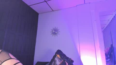 Sam online show from November 2025 08:41:01 PM