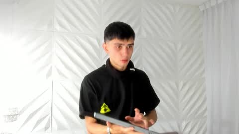 Snapshot of samevans_ chatting on January 2025 12:30:01 PM Sam online show from January 2025 12:30:01 PM