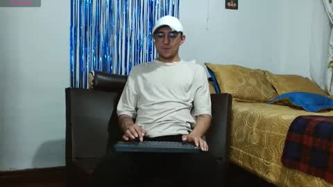 Snapshot of samfox_ chatting on October 2025 02:07:01 AM SAM online show from October 2025 02:07:01 AM