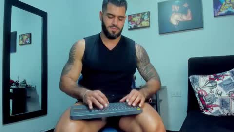 samir_hazard online show from November 2025 08:19:02 PM