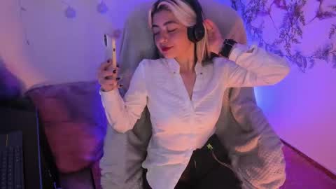 Snapshot of sammysammy_ chatting on February 2025 03:34:02 AM online show from February 2025 03:34:02 AM