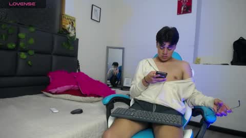 Snapshot of samuel_dark chatting on April 2026 12:48:02 AM samuel_dark online show from April 2026 12:48:02 AM