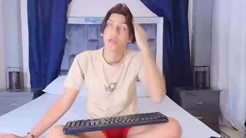 Snapshot of samuel_sincee chatting on January 2025 03:15:01 AM Samuel Sincee online show from January 2025 03:15:01 AM