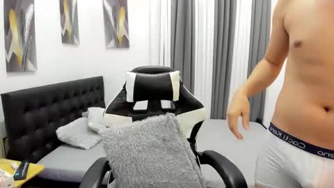 Snapshot of samuelangelo chatting on December 2025 06:19:02 AM Sam online show from December 2025 06:19:02 AM