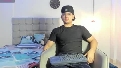 samxx_muscle online show from November 2025 02:07:02 PM