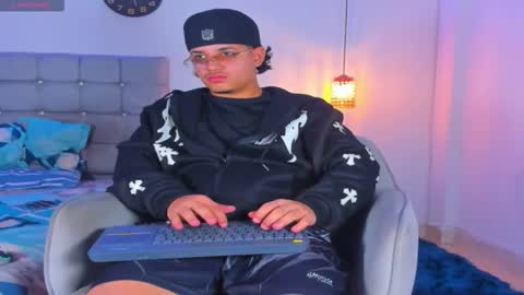 samxx_muscle online show from November 2025 01:28:02 PM